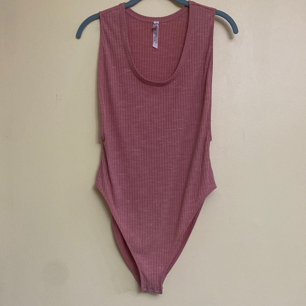 Free People Ribbed Scoop Neck Bodysuit in Dusty Rose **Bundle 5/$15